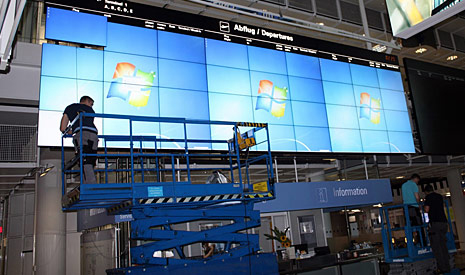 36 monitor video wall at Munich's Airport