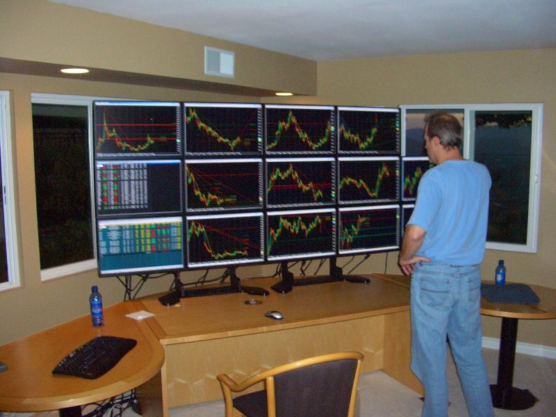 14-monitor stock market computer