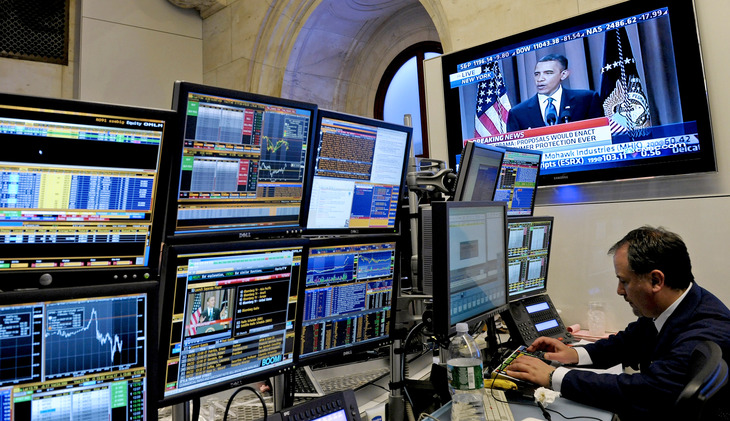 Multi-monitor computer stock market